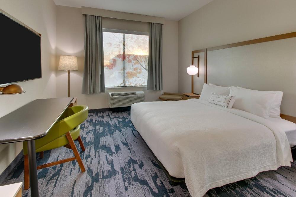 Guest Room, 1 King interior